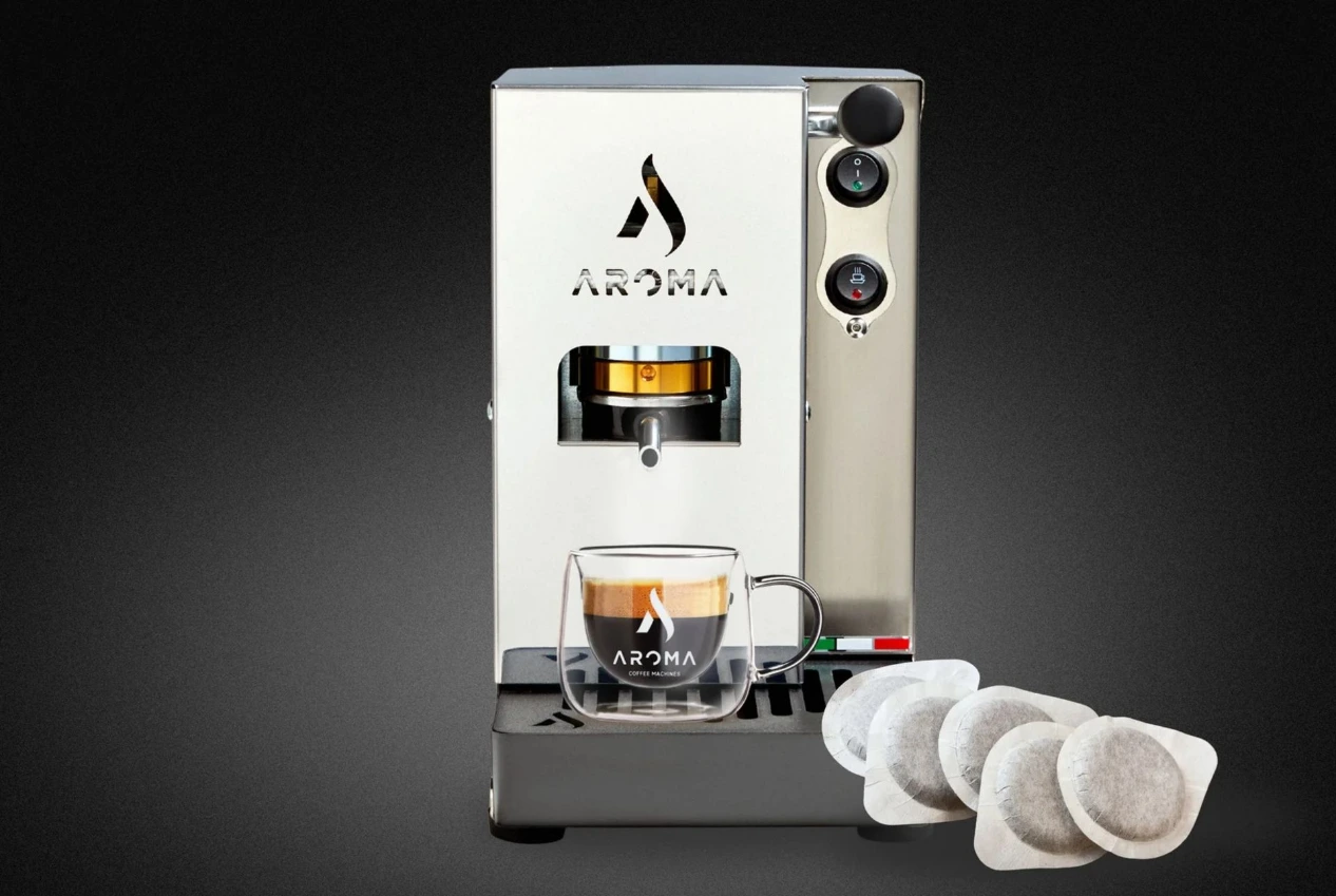 Aroma PLUS aparat sa poredanim cialdama pored njega