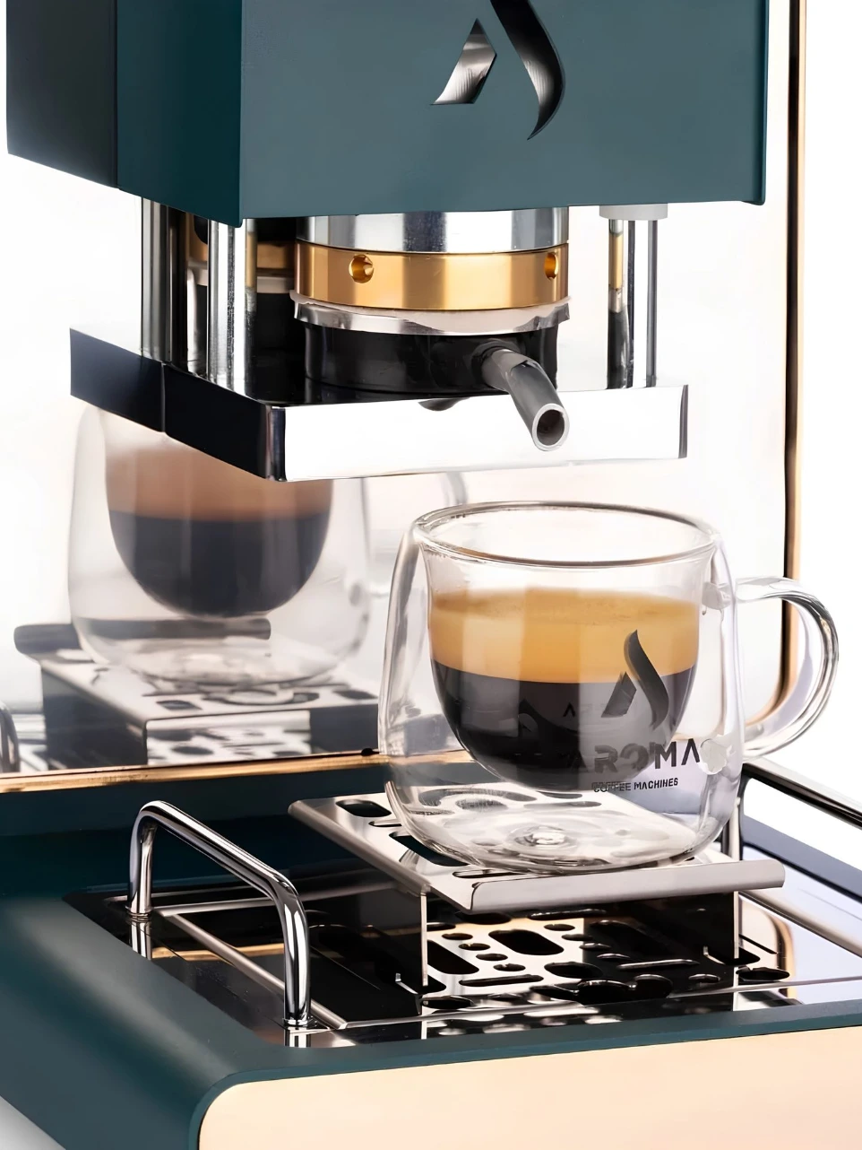 Espresso soljica na aparatu sa kafom