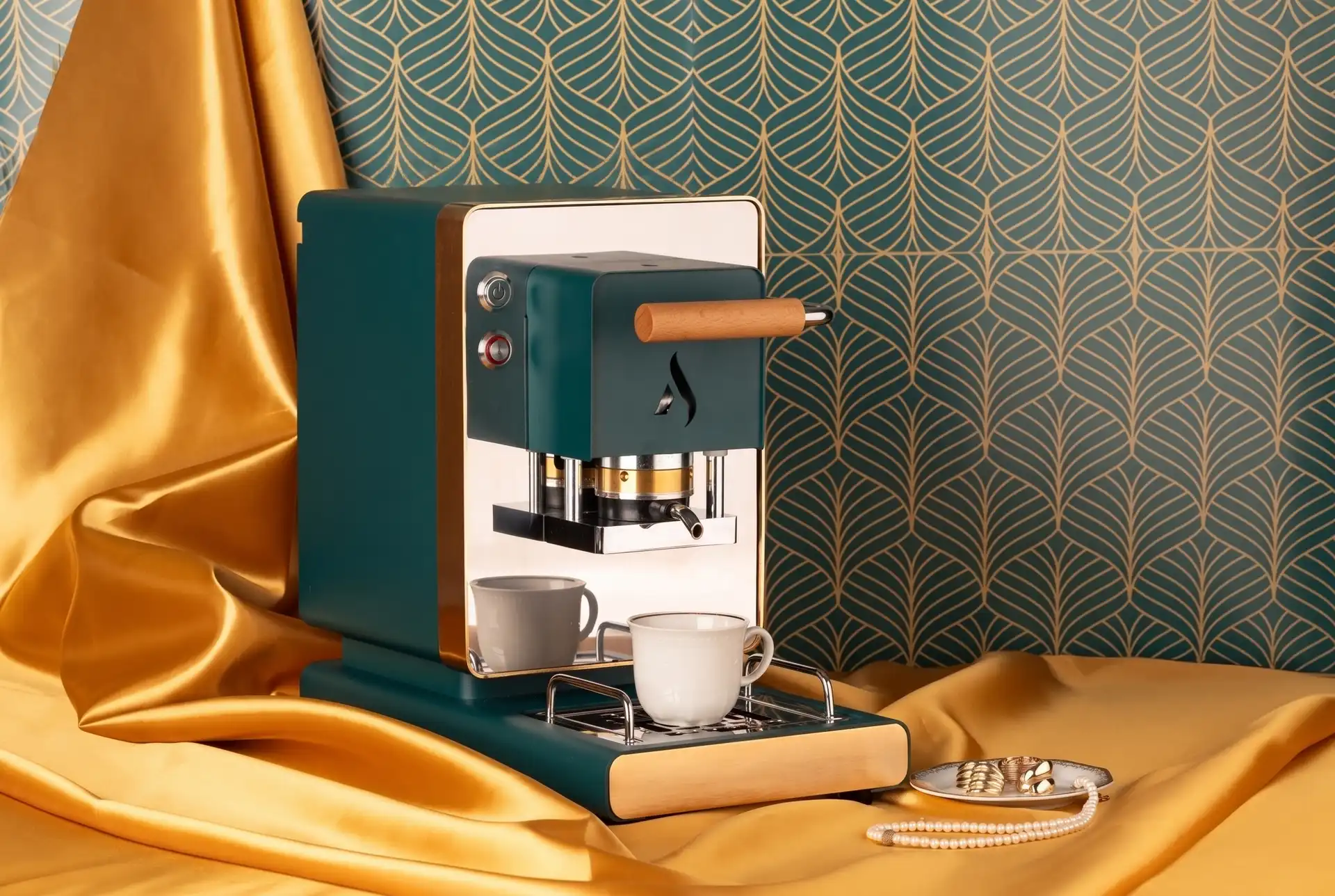 Aroma Iconica 24k zlatna verzija sa nakitom